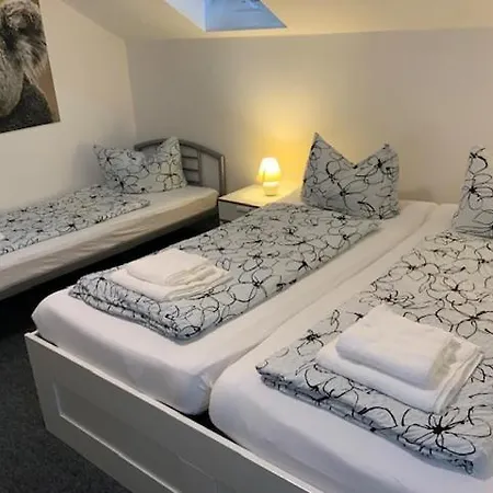 Apartment 2 Zimmer -1 Schlafzimmer- In *