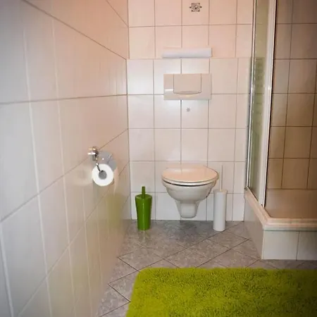 2 Zimmer -1 Schlafzimmer- In Apartment