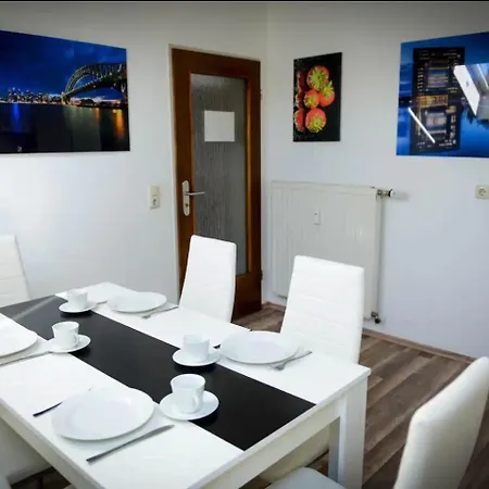2 Zimmer -1 Schlafzimmer- In Apartment