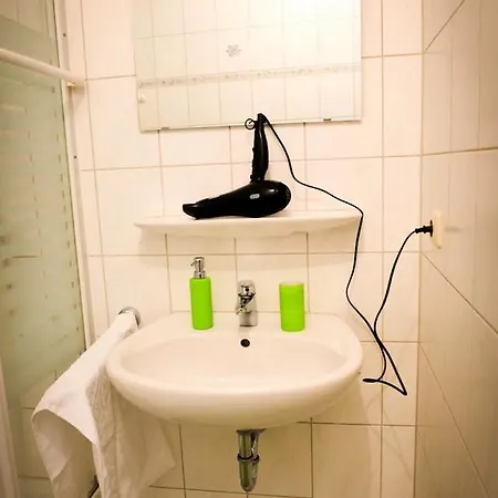 2 Zimmer -1 Schlafzimmer- In Apartment *