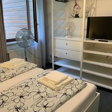 2 Zimmer -1 Schlafzimmer- In شقة ديغندورف